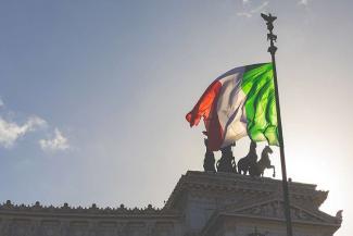 Italian_flag_Credit_Curioso_Shutterstock_CNA.jpg