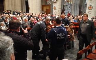 Rosary_protest_Belgium_police.jpg