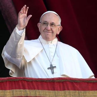 pope-francis-waves-to-the-faithful-as-he-delivers-his-news-photo-1074773536-1555685042.jpg
