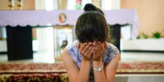 web3-teenager-depression-sad-church-pray-godong-pl474032s.jpg