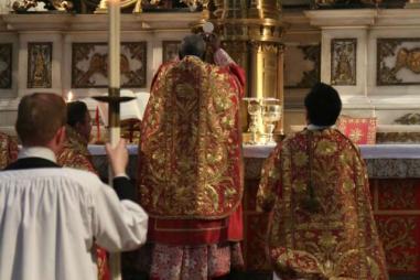 Cardinal_Sarah_celebrates_Mass_in_the_Brompton_Oratory_for_the_Sacra_Liturgia_conference_in_London_July_6_2016_Credit_Lawrence_OP_via_Flickr_CC_BY_NC_ND_20_CNA.jpg