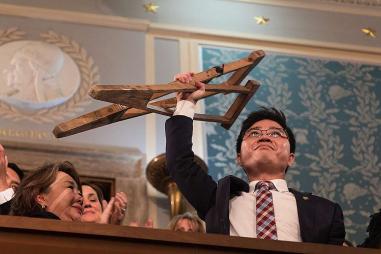 Ji_Seong_ho_holds_his_crutches_at_the_2018_State_of_the_Union_address_Public_Domain_CNA.jpg