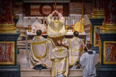 Cdl-Burke-latin-mass-810x500.jpg