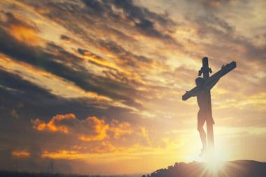 Jesus_on_cross_crucifix_sunrise-e1738598377997-810x500.jpg