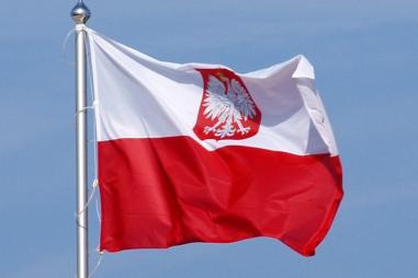 Polish_flag_with_crest-810x500.jpg