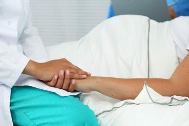 Pregnant-woman-in-hospital-scaled-e1747421939178-810x500.jpg