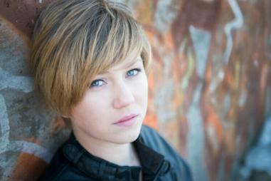 Sad-girl-with-short-hair-1-scaled-e1697020072547-810x500.jpg
