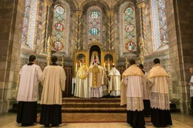 Traditional_liturgy_latin_mass-e1700744907627-810x500.jpg
