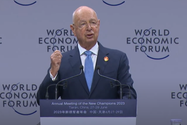 World-Economic-Forum-chariman-Klaus-Schwab-speaking-at-the-Annual-Meeting-of-the-New-Champions-2023-in-Tianjun-China-on-June-27-2023-810x500.png