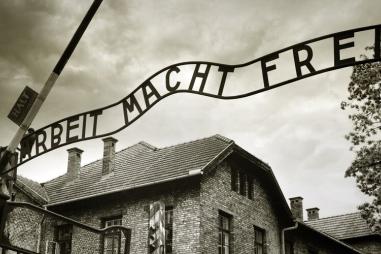 auschwitz-810x500.jpg