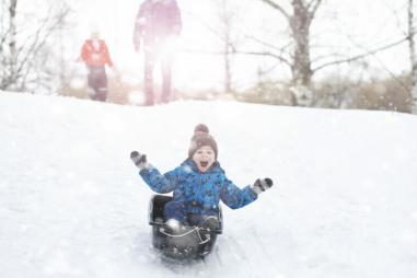 child-in-snow-e1734377518875-810x500.jpg