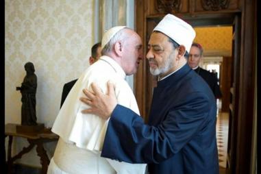 pope-francis-with-Imam_810_500_75_s_c1.jpg