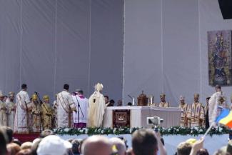 Pope_Francis_celebrates_Divine_Liturgy_in_Blaj_Romania_Credit_Andrea_Gagliarducci_CNA.jpg