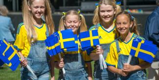 Swedish_girls_shutterstock_245823853_1024_512_75_s_c1.jpg