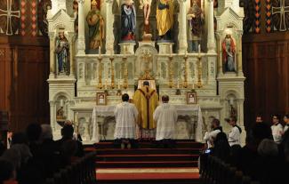 Traditional_Latin_Mass_Cardinal_Burke.jpg