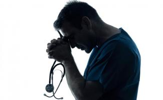 doctor_praying_810_500_75_s_c1.jpg