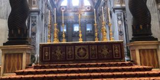 empty_papal_altar_1024_512_75_s_c1.jpg