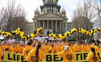 Crusaders-for-Life-in-front-of-IL-Statehouse-e1743092761489-810x500.jpg