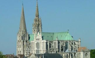 Notre_Dame_de_Chartres-e1749822141412-810x500.jpg