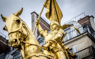 joan_arc_gold-810x500.jpg