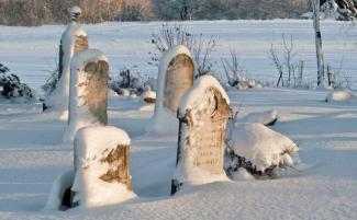 snowy-gravestones-810x500.jpg
